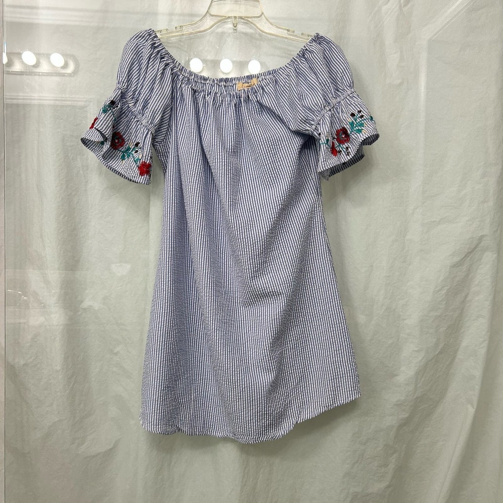 Love Notes Women’s Tunic Size Large Embroidered Seersucker Preppy